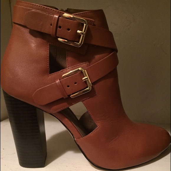 Round Toe, Stacked Heel, Leather Bootie - Picture 2 of 4